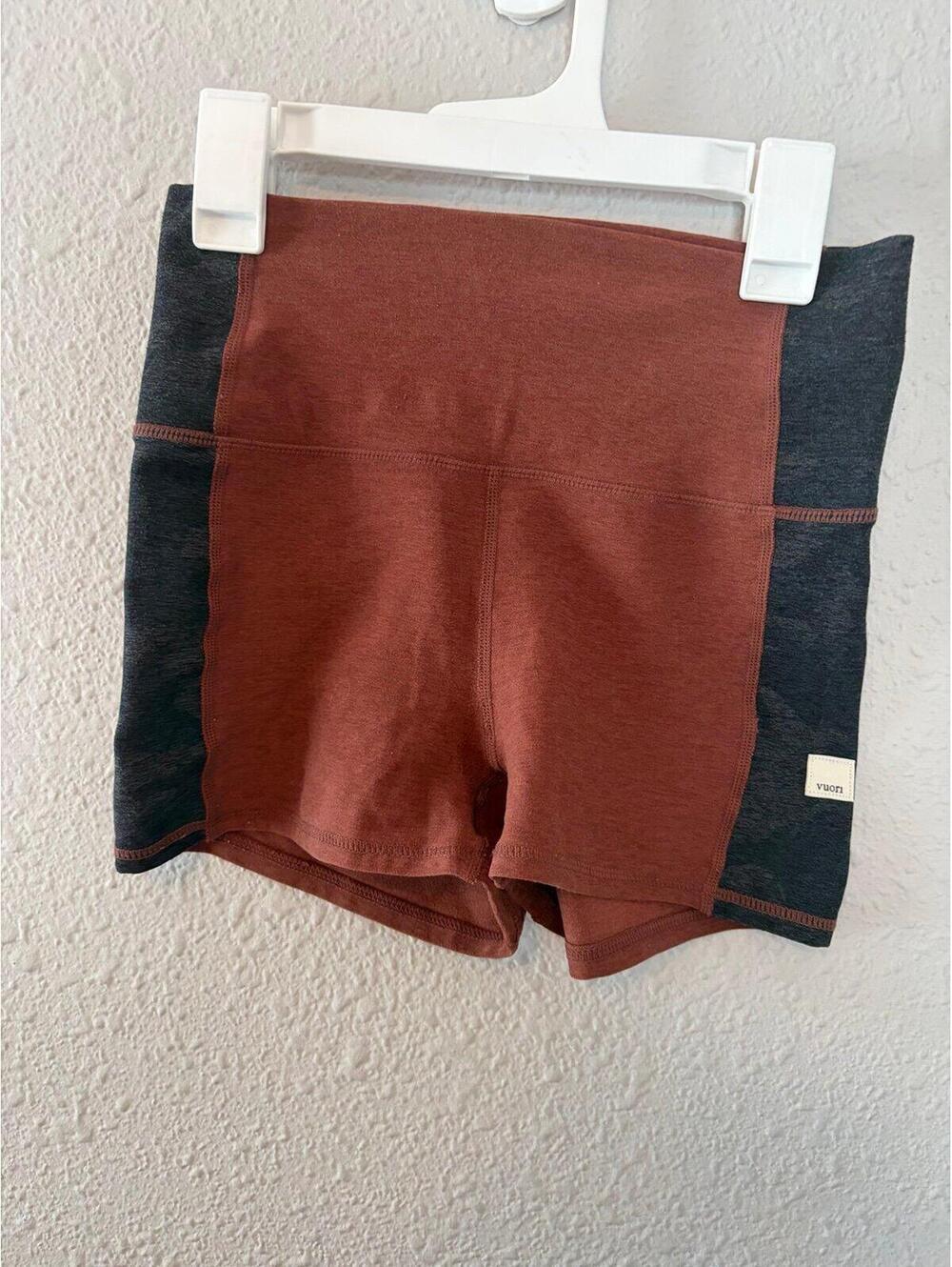 Vuori Aspire Elevation Shorty size XS. GUC